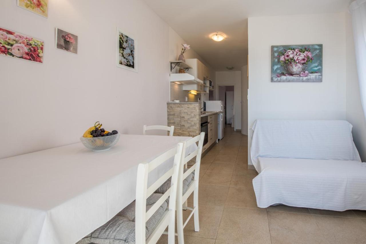 Apartments Amneris Trogir Exteriér fotografie