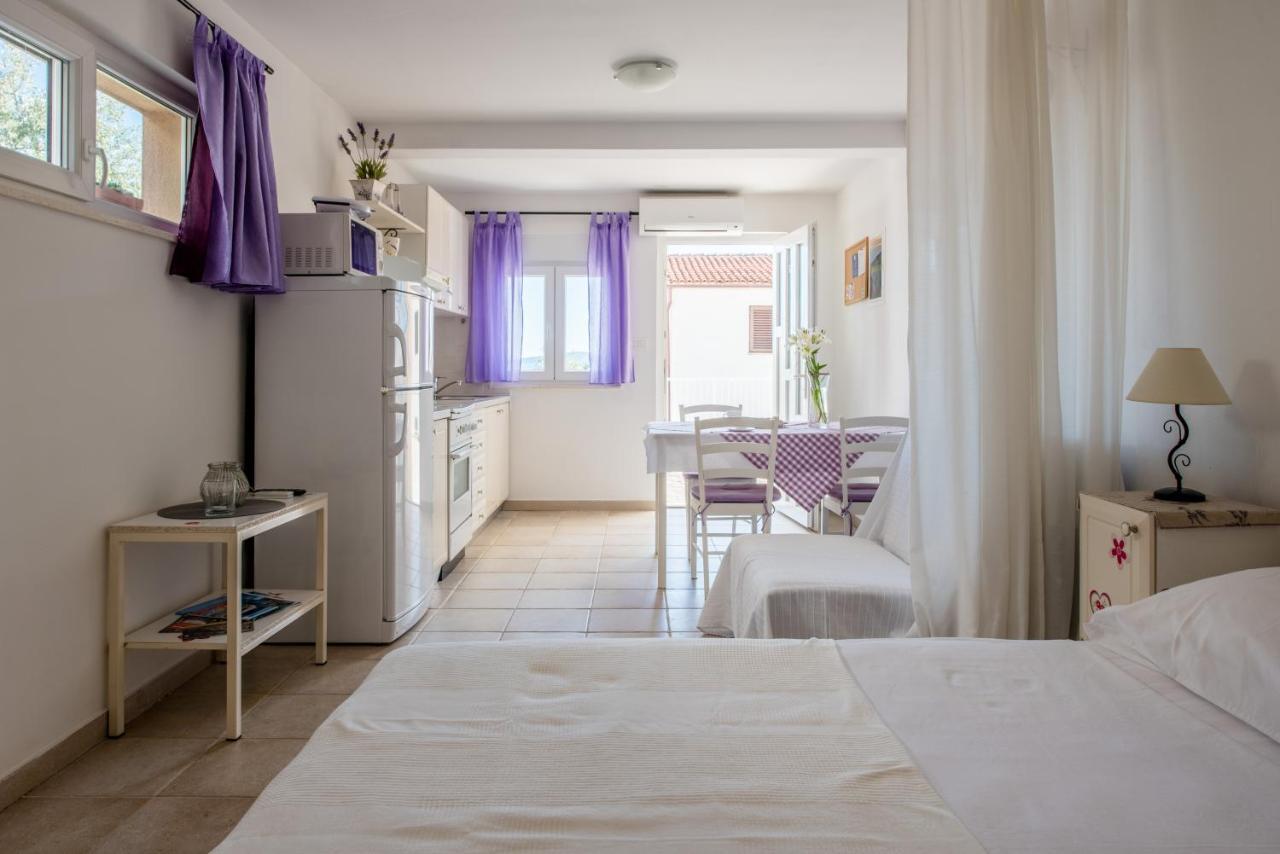 Apartments Amneris Trogir Exteriér fotografie